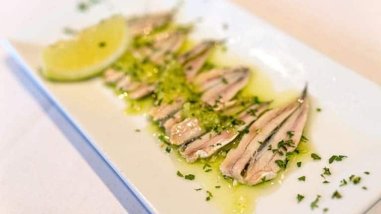 Alici marinate con agrumi e zenzero: la ricetta