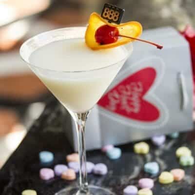 Golden Cadillac cocktail, cocktail con panna, liquore Galliano e crème de cacao