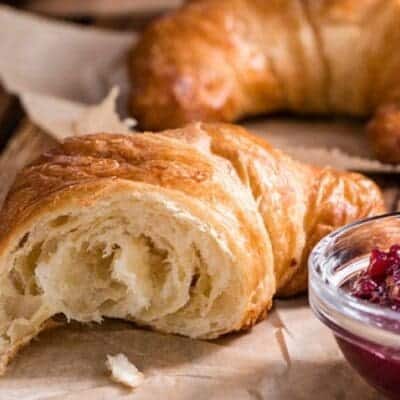 Cornetti fatti in casa, ricetta facile e veloce per brioche da colazione
