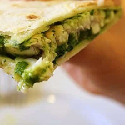 Piadina farcita con filetto di branzino marinato nella tequila con salsa verde