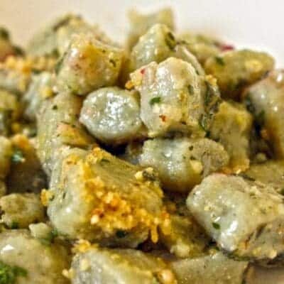 Ricette vegane: gnocchetti verdi di patate e spinaci con pesto di nocciole