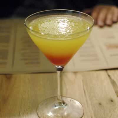 Palm Beach cocktail. Cocktail con gin e succo di pompelmo e vermut rosso.