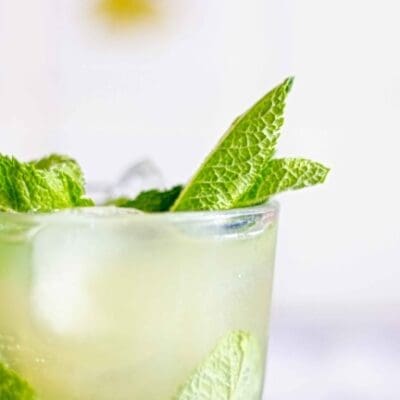 Amalfito cocktail Mojito al limoncello ricetta con rum bianco, menta e zucchero.