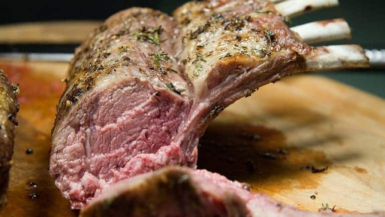 Carré di agnello, carre di carne per Pasqua. Foto, ricette di agnello per Pasqua