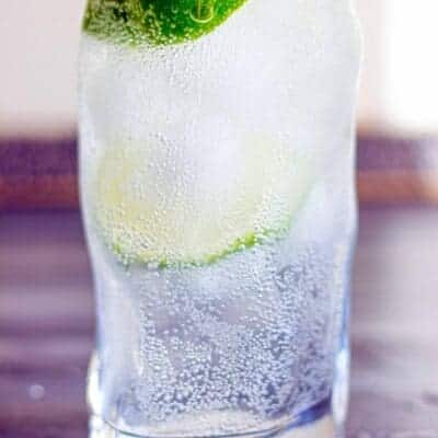 Cocktail invisibile ricetta originale con rum bianco, gin, vodka e triple sec.