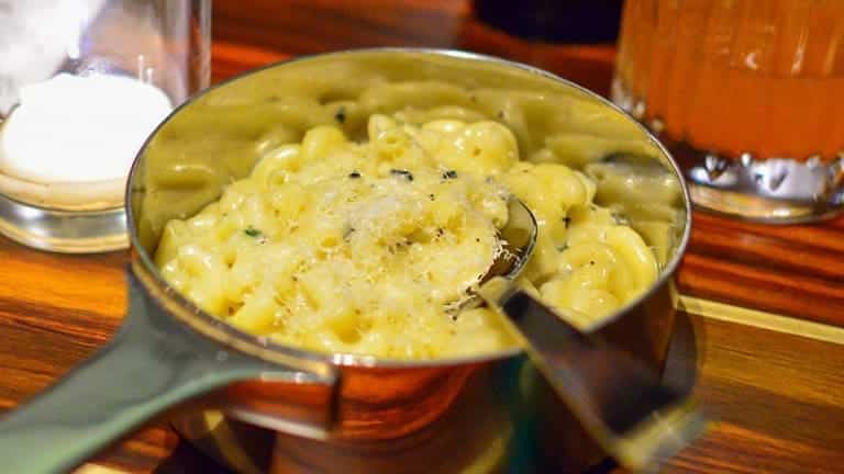 Pasta ai quattro formaggi con tartufo, ricetta salsa ai 4 formaggi, besciamella