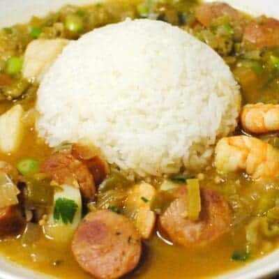 Gumbo ricetta originale americana per fare la zuppa di gamberi andouille e okra