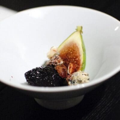 Fichi, formaggio e mandorle, antipasto perfetto ricetta facile e veloce per fare piatto gourmet