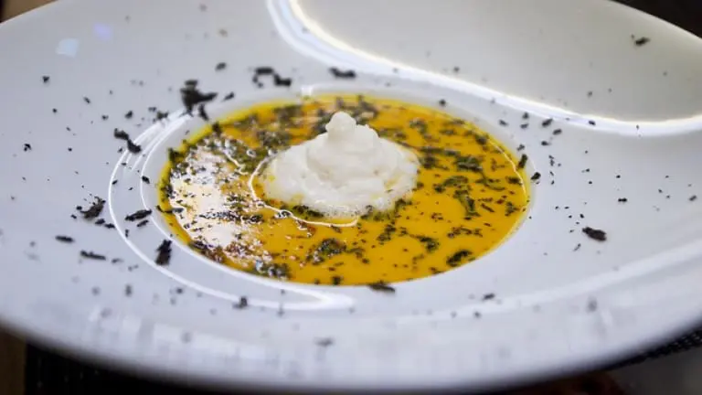 Vellutata di zucca con tartufo e ricotta tiepida: ricette gourmet d'autunno