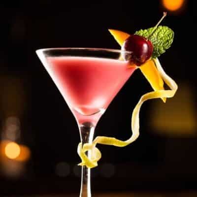 French Martini cocktail originale con ingredienti e dosi per fare aperitivo con vodka e ananas