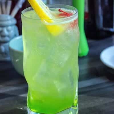 Midori sour cocktail recipe, drink with melon liqueur vodka and sweet and sour