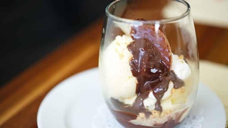 Gourmet recipes: Port wine poached pears with melted chocolate over vanilla ice cream