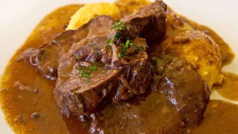 Beef braised in Barolo: the real, Italian recipe to make the perfect stew