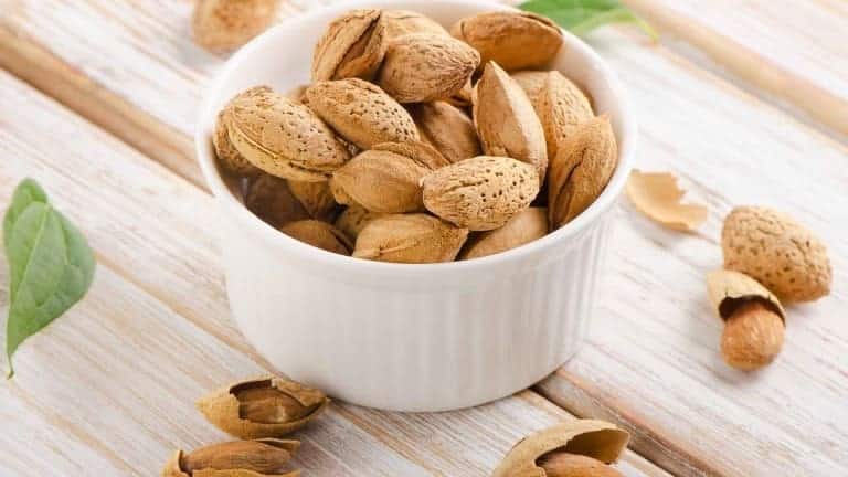 Almonds, dessert recipes with almonds, ricotta and almond pudding, recipe