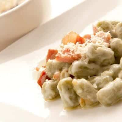Gnocchi di spinaci con pancetta e crema di Gorgonzola, primo piatto facile