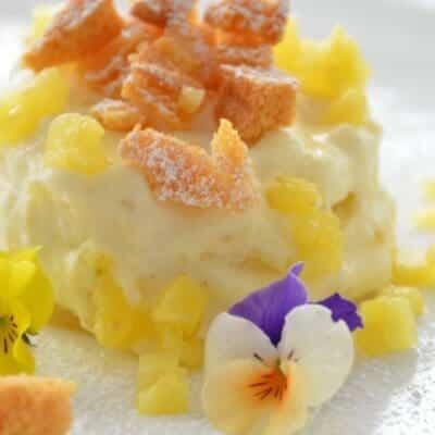 Mimosa cake recipe with white chocolate, Chantilly cream and pineapple