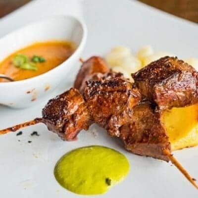Le migliori ricette per fare gli spiedini alla griglia di carne, pesce o verdure