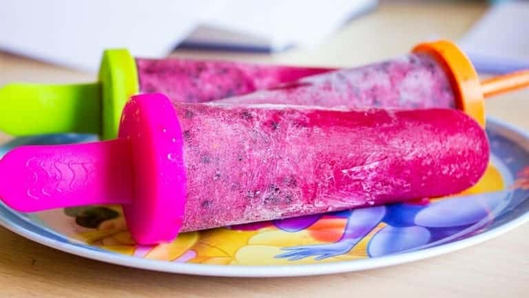 Ghiaccioli fatti in casa, ricetta per ghiaccioli artigianali ai frutti di bosco
