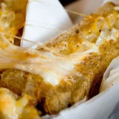 Grilled cheese sandwich ricetta americana per fare panino con formaggio fuso