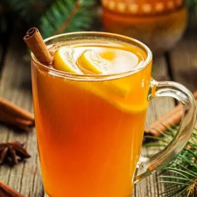 Punch all'arancia e rum ricetta originale con ingredienti e dosi, bevanda calda con rum, cocktail invernale
