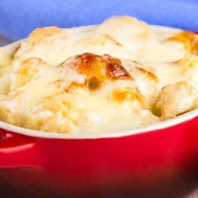 Baked cauliflower au gratin with four cheeses béchamel: the perfect recipe