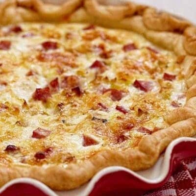 Torta salata con pancetta, porri e ricotta, antipasti veloci e sfiziosi, piatti