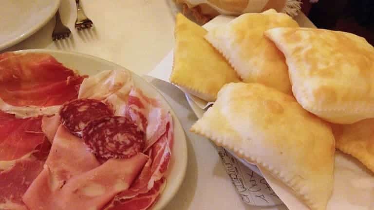 Torta fritta di Parma ricetta originale, impasto, salumi di Parma
