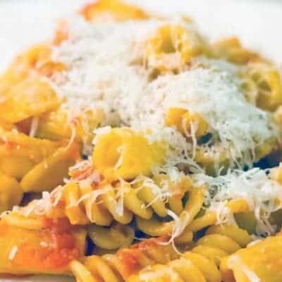Pasta con sugo piccante di melanzane e nduja di Spilinga ricetta facile e veloce per fare pasta con sugo piccante