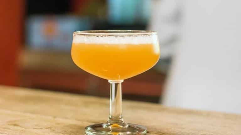Space Monkey cocktail: how to prepare a delicious drink with whiskey and coconut water
