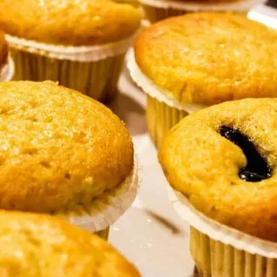 Muffin ripieni di marmellata ricetta dolce semplice, come fare i muffin a casa