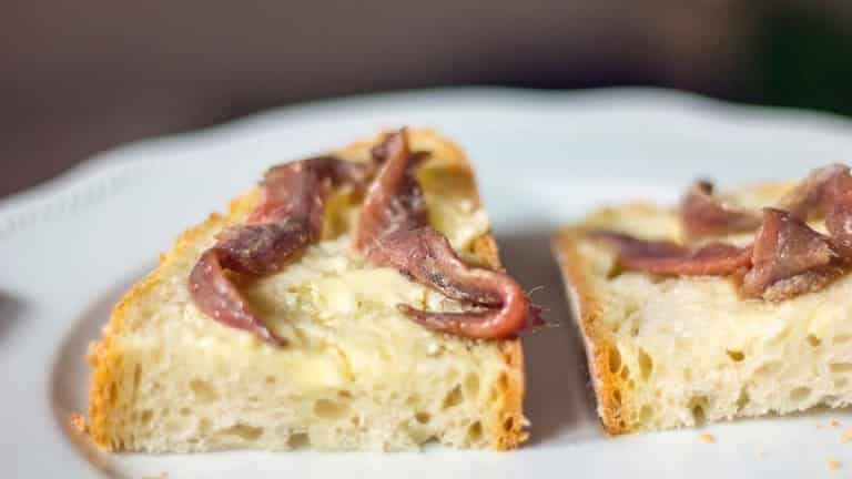 Tapas con acciughe per apericena, come preparare un apericena in casa