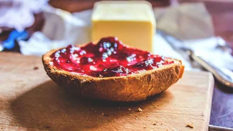 Panino con marmellata, merenda sana per bambini, cibo indicato per bambini