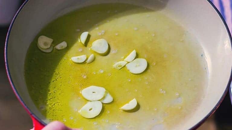 casseruola di ghisa, come fare umido di moscardini zuppa di pesce brasato