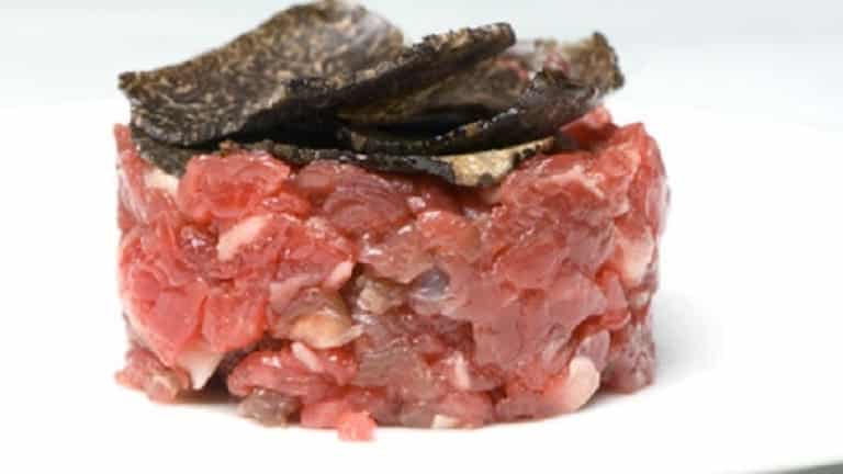 Tartare di manzo con tartufo, battuta di fassona piemontese al tartufo