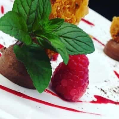 Mousse al cioccolato e lamponi: la ricetta di un grande chef stellato per fare il dolce perfetto
