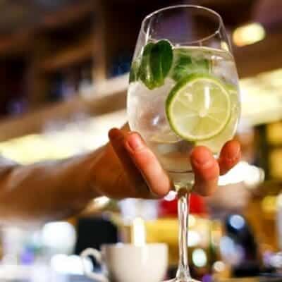 Spritz Martini ricetta originale, aperitivo alcolico con prosecco, cocktail