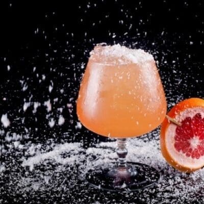 Cocktail con sambuca, ricetta Lucky Star aperitivo facile con sambuca, prosecco e menta