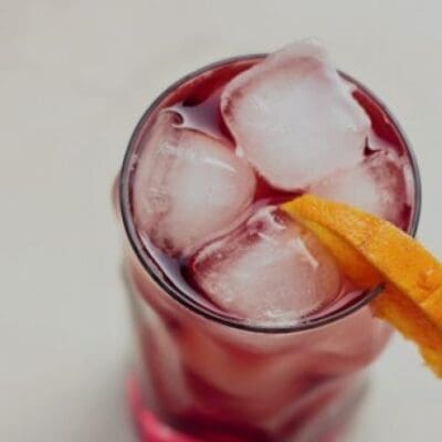 Cocktail con mirto e prosecco, ricetta spritz con liquore mirto, Aperitivo mirto