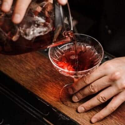 Ouzorobot cocktail, ricetta aperitivo fatto con ouzo greco, pisco peruviano