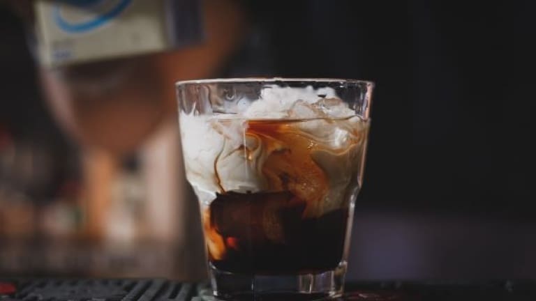 Tia Maria cocktail White Russian ricetta con liquore al caffè e panna