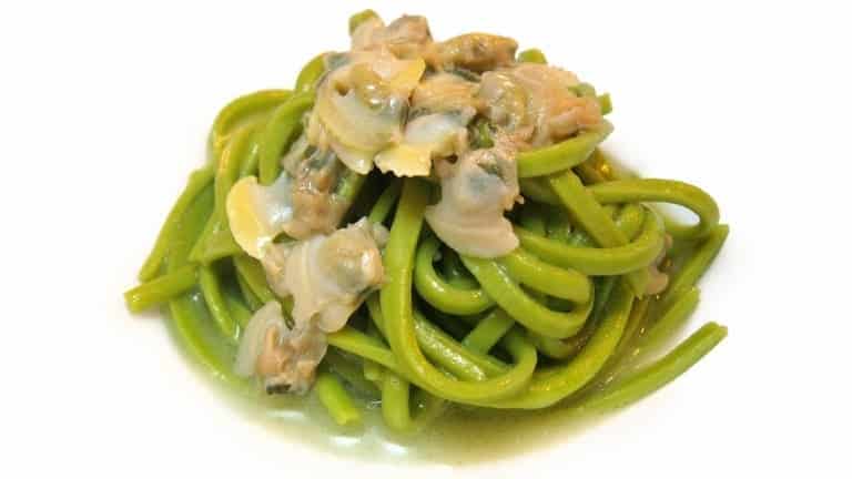 Great Italian recipes: tagliolini with clams and cypress oil!