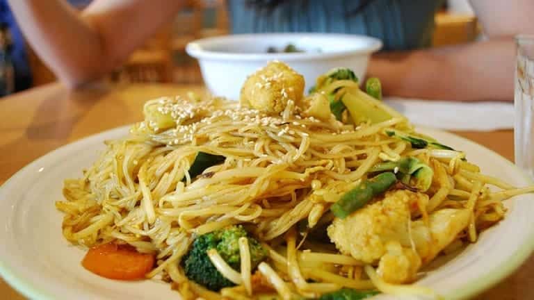 Singapore noodles.Quale vino abbinare al cibo cinese? La sapidità del Trentodoc