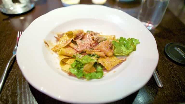 Pappardelle alla pasta di salame fresco e fonduta di Parmigiano