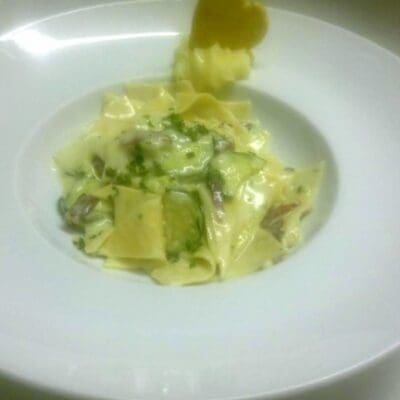 Maltagliati con zucchine e culatello. Ricetta, foto e consigli dello chef vino