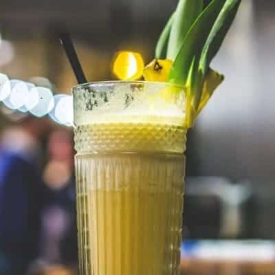 Pina Colada ricetta originale con crema di cocco, rum e ananas, ricetta cocktail