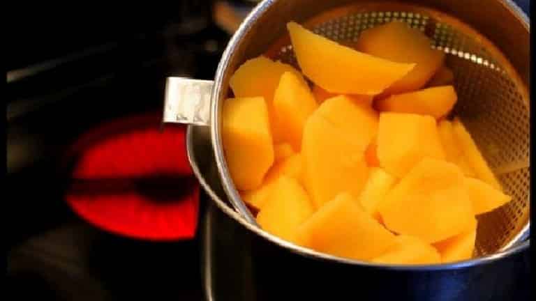 Peel, wash and cut the rutabaga into large cubes. Tuna and vegetables recipe
