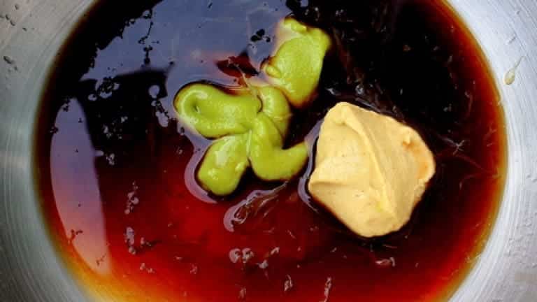 How to make a perfect vinaigrette with soy sauce, wasabi, mustard and oil
