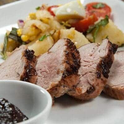 Filetto di maiale alla griglia con glassa di prugne e slivovitz: ricetta e dosi.