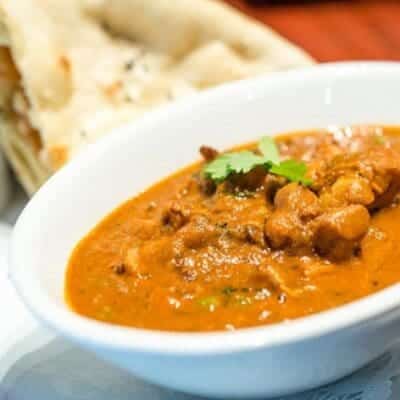 Pollo al curry: la ricetta originale indiana con ingredienti, dosi e consigli.