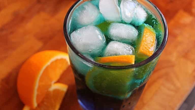 Come preparare lo Spritz blu: la ricetta